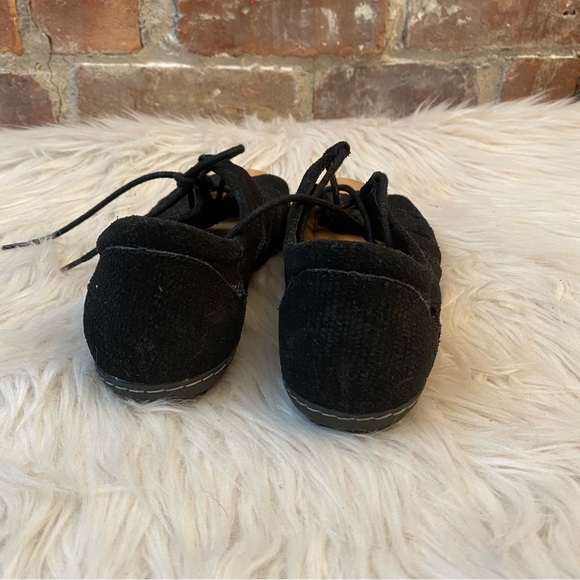 Earth Plover Wide Black Leather Sandals, Size 6B - Picture 13 of 17